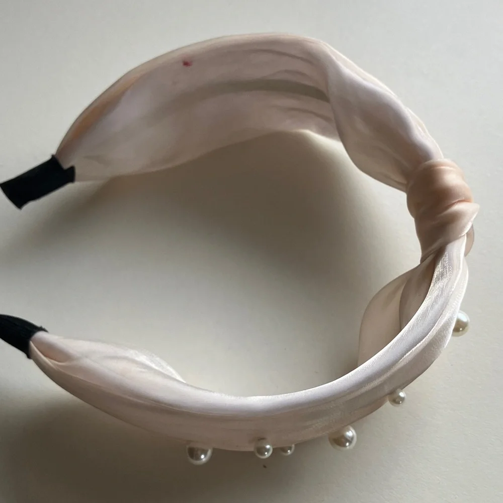 🏷️Elegant Pearl-Embellished Cream Headband
